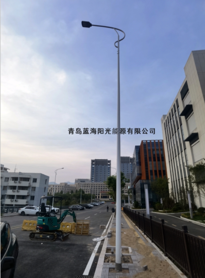 通信塔和高杆灯有什么区别？